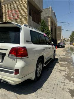 تۆیۆتا لاند کروزەر